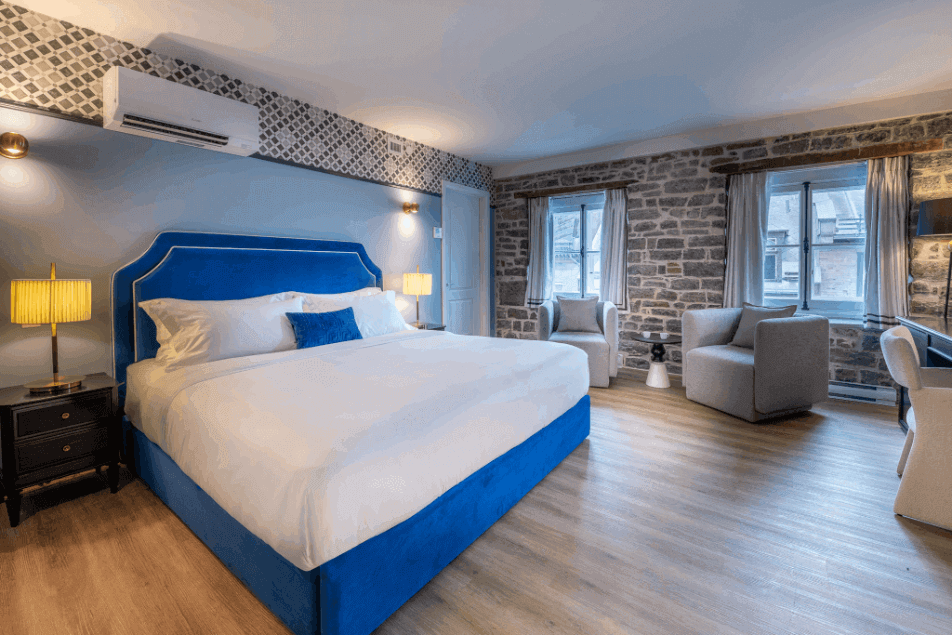 Chambre Deluxe rénovée avec lit King à l’Hôtel Acadia dans le Vieux-Québec