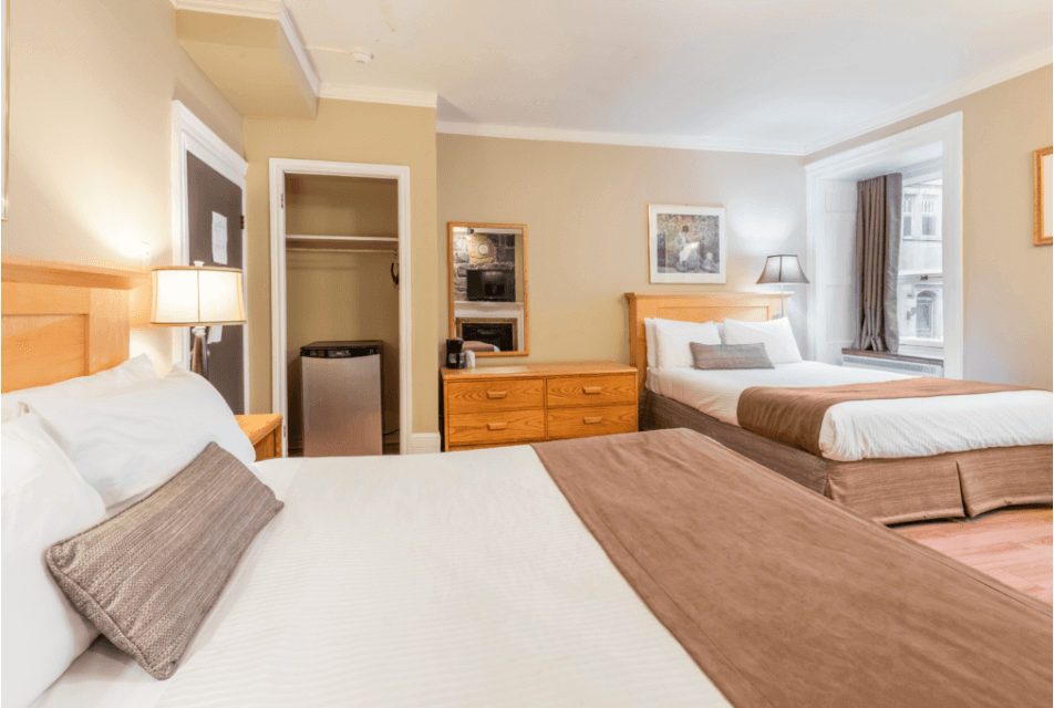 Chambre avec deux lits à l’Hôtel Jardin du Gouverneur, Vieux-Québec